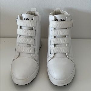 Jivana Milan wedge sneaker